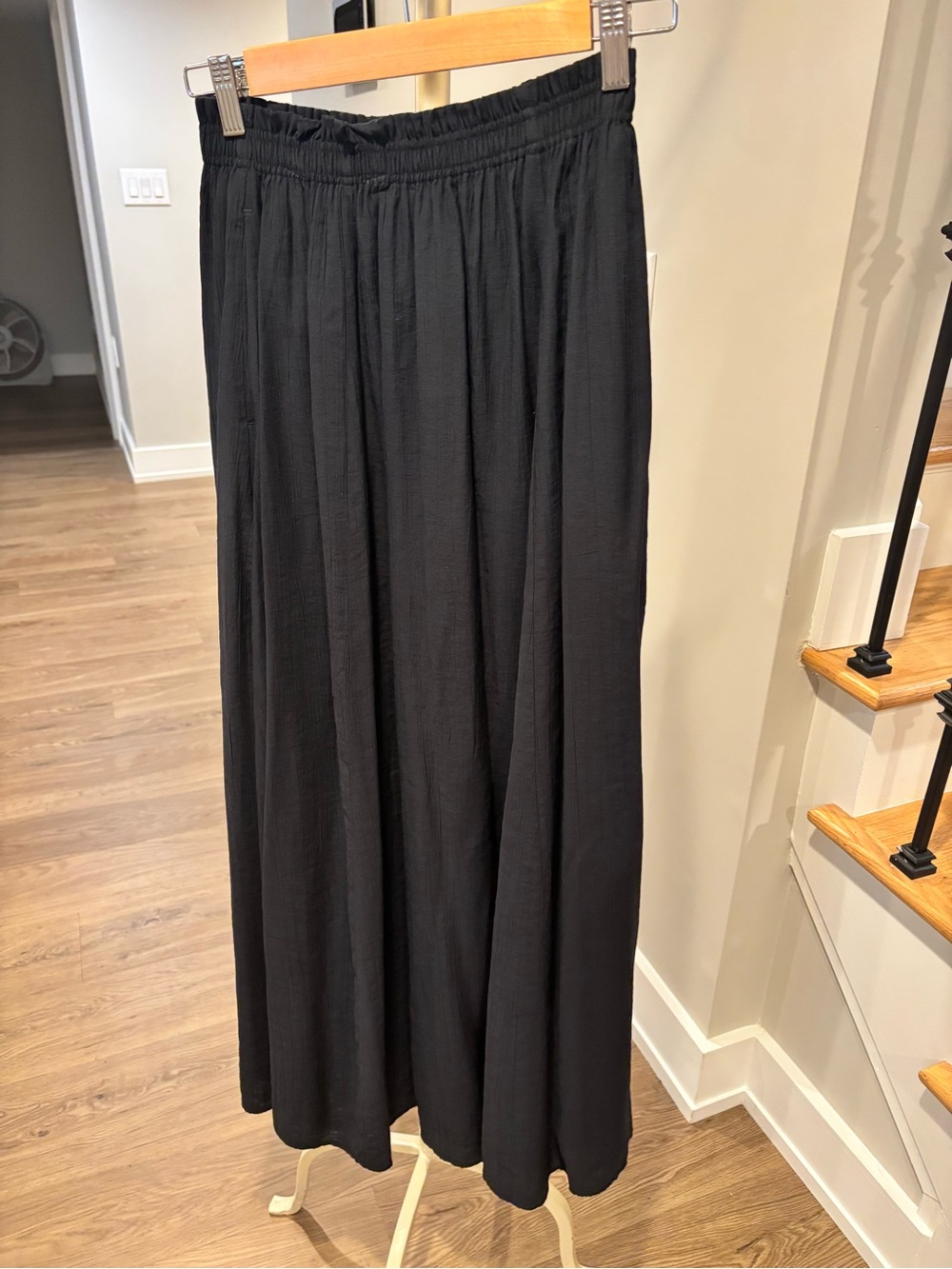 Beautiful, flowy Abercrombie Elastic Waistflow Maxi Skirt in navy blue